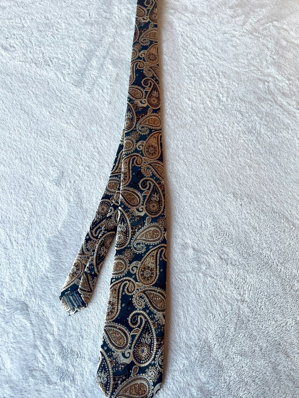Covington Men's Blue Gold Classic Paisley Woven Necktie